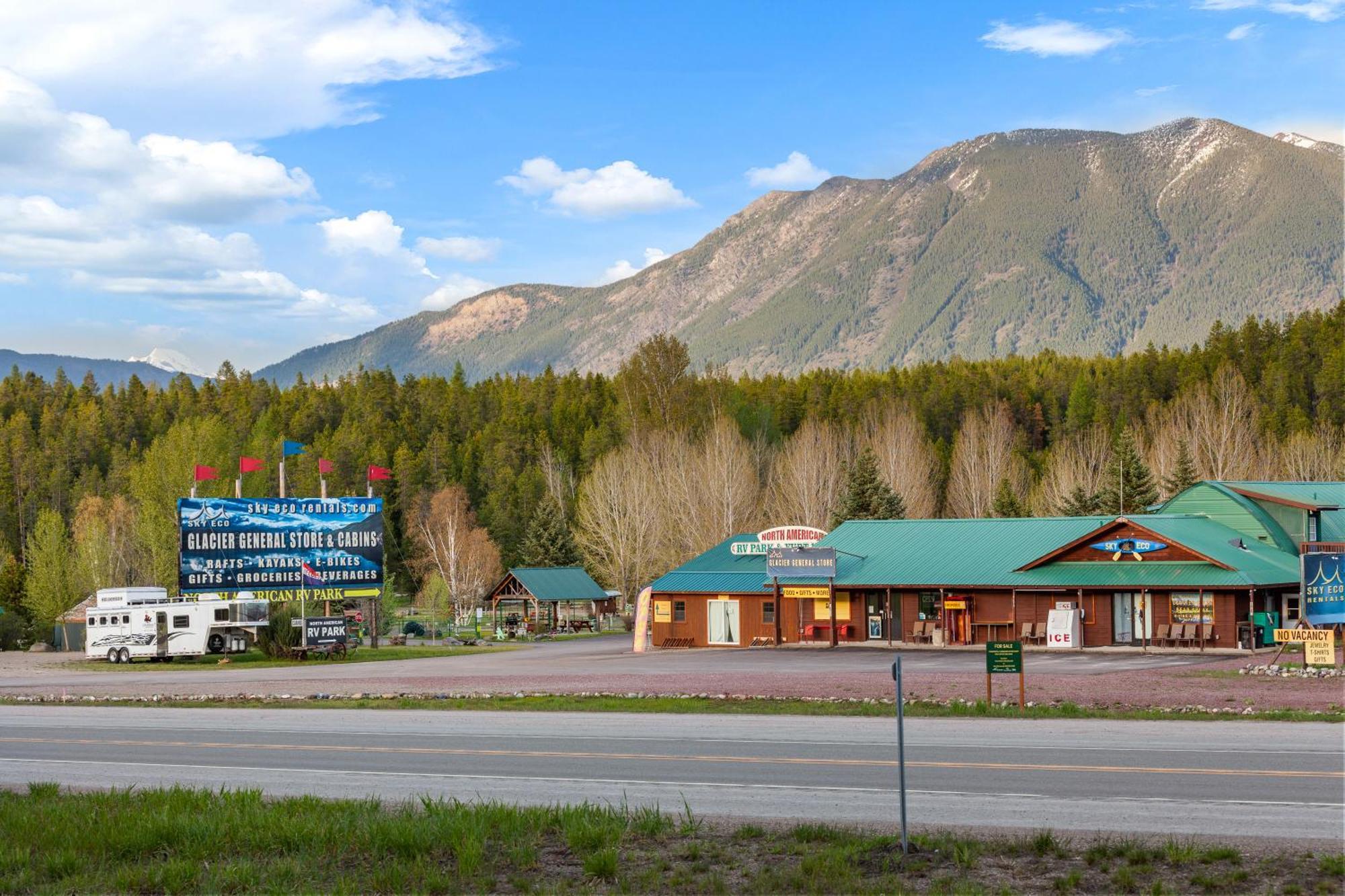 Sky Eco - Glacier General Store And Cabins Coram Exterior foto