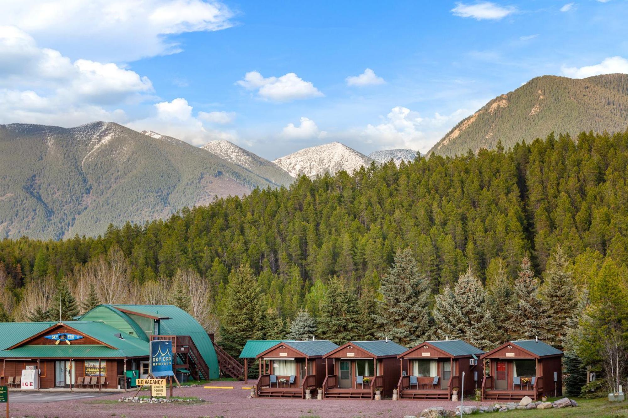 Sky Eco - Glacier General Store And Cabins Coram Exterior foto