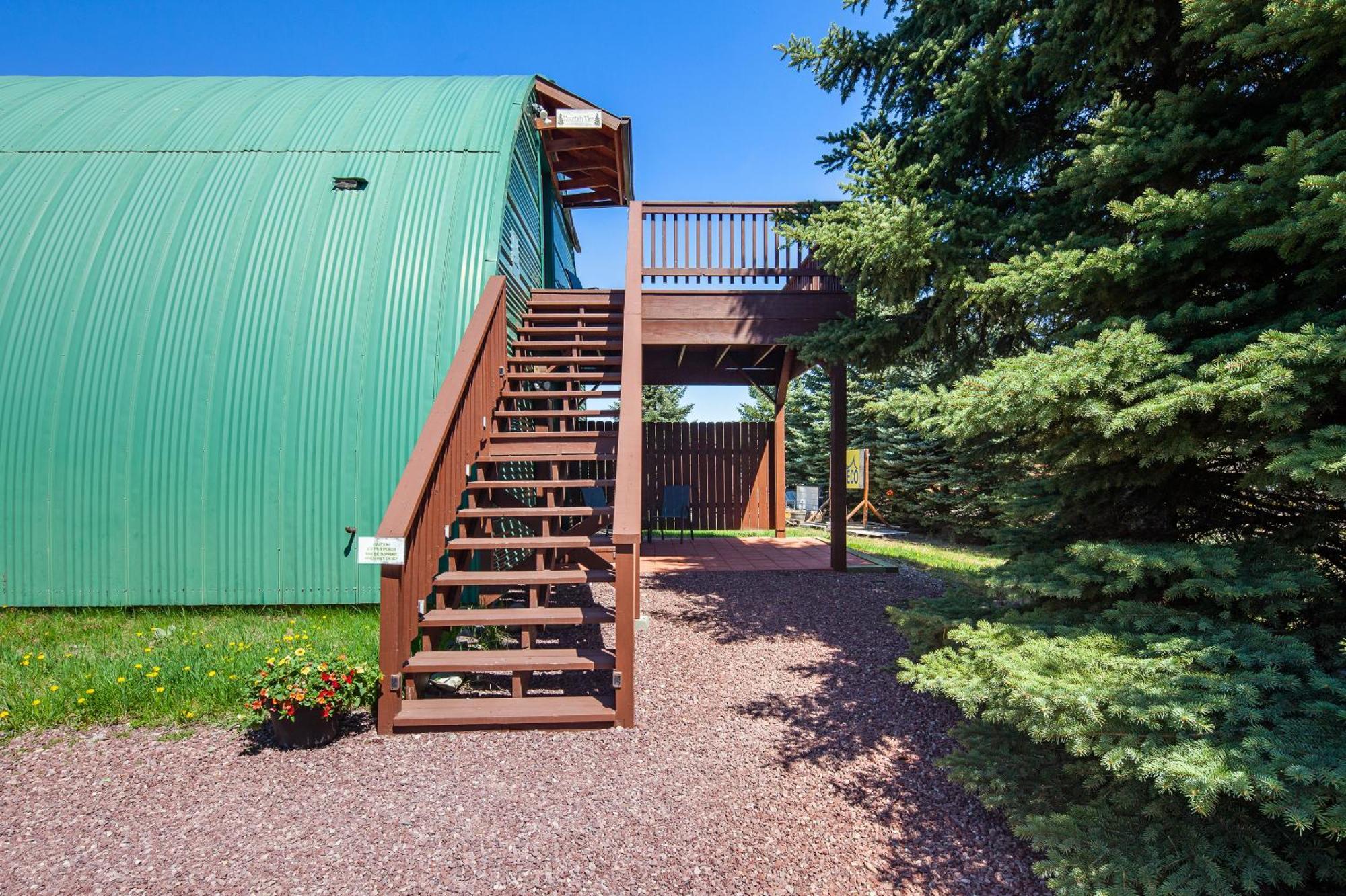 Sky Eco - Glacier General Store And Cabins Coram Exterior foto