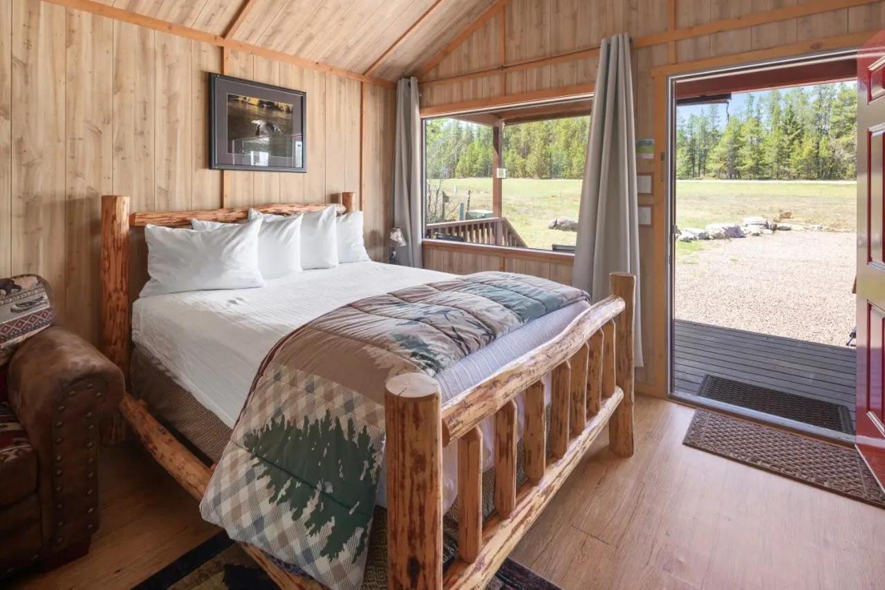 Sky Eco - Glacier General Store And Cabins Coram Exterior foto